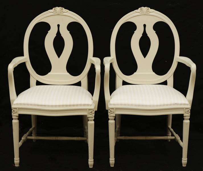 Karmstolar ett par, gustaviansk stil, 1900-tal