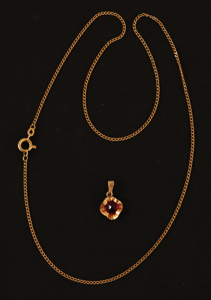 Halsband med hänge, 18k