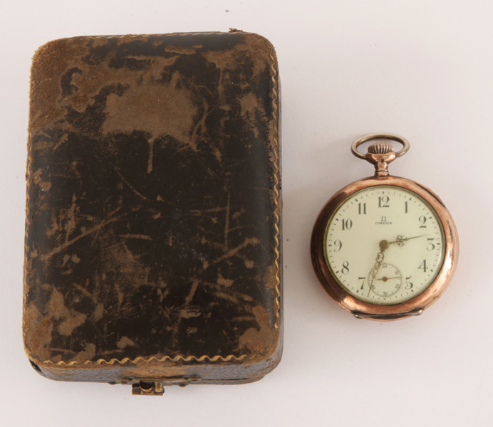 Damfickur i silver, Omega