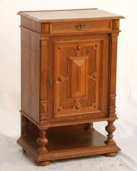 Skåp, nyrenässans, 1800-talets slut