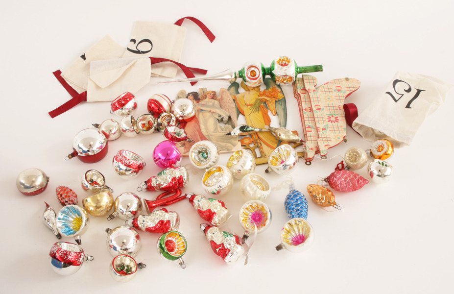 Parti äldre juldekorationer, mestadels 1900-talets första hälft