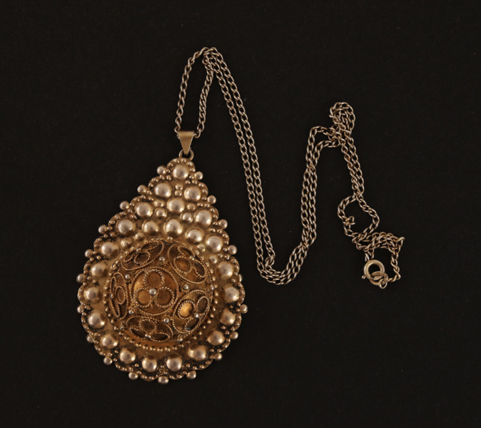 Halsband med hänge, silver, 1948