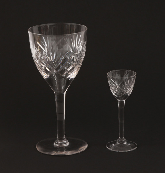 Glasservisdelar, "Helga", 1900-talets första hälft