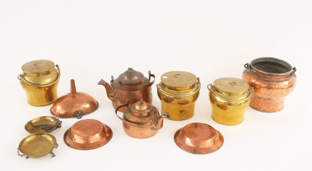 Parti koppar- och mässingsföremål, mestadels 1800-tal
