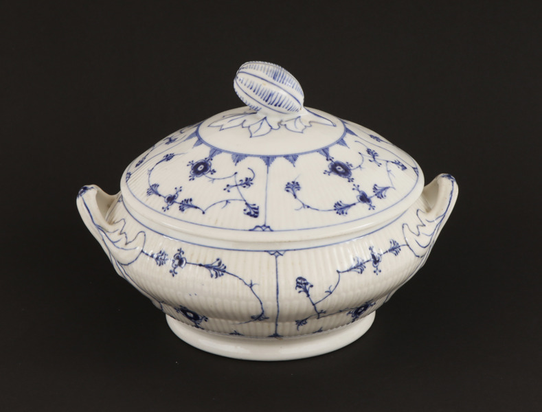 Terrin med lock, "Musselmalet", Bing & Gröndahl, 18/1900-tal