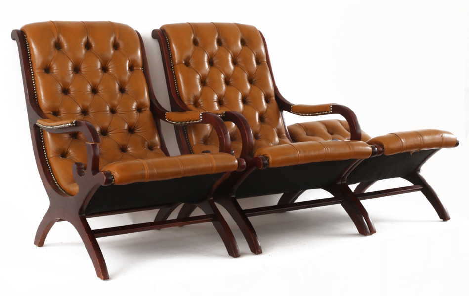 Fåtöljer 2st samt en fotpall, England, 1900-talets andra hälft