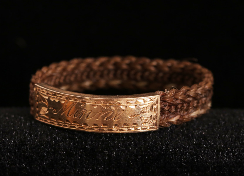 Ring i hårarbete i 18k guld, 1879