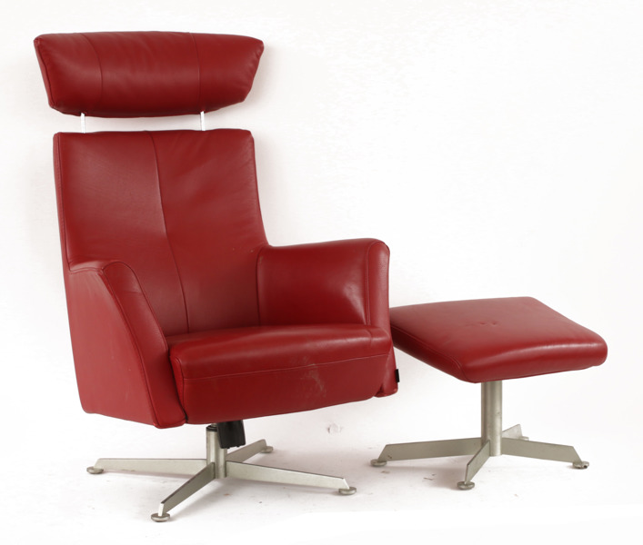 Fåtölj med fotpall, daterad 2009