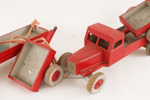 Leksakslastbilar 2st, omkring 1900-talets mitt