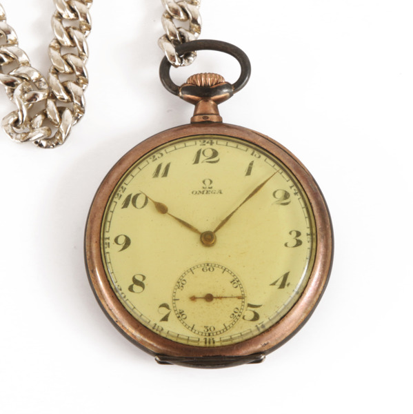 Fickur i silver, Omega