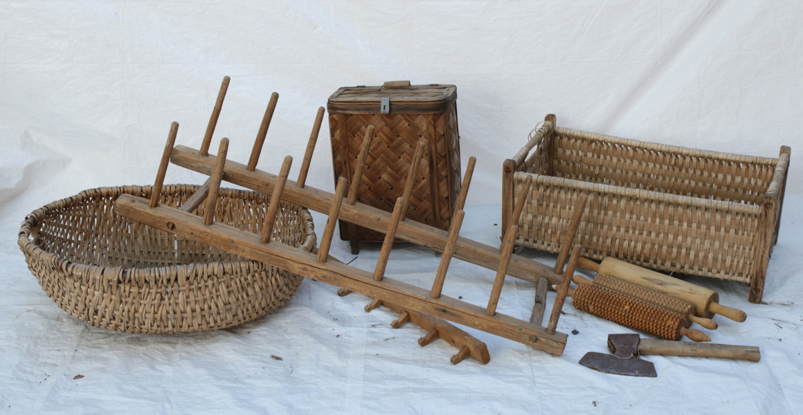 Parti allmogeföremål