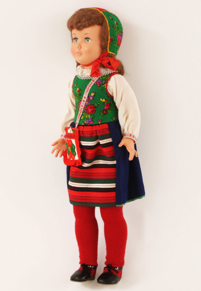 Docka iklädd Rättviksdräkt