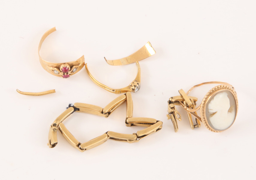 Parti guldföremål, 18k