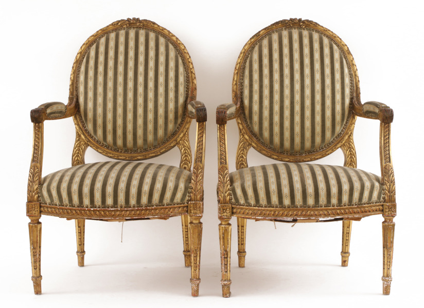 Karmstolar ett par, gustaviansk stil, omkring år 1900