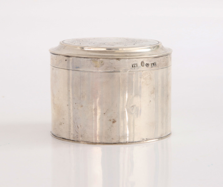 Toilettedosa i silver, 1851