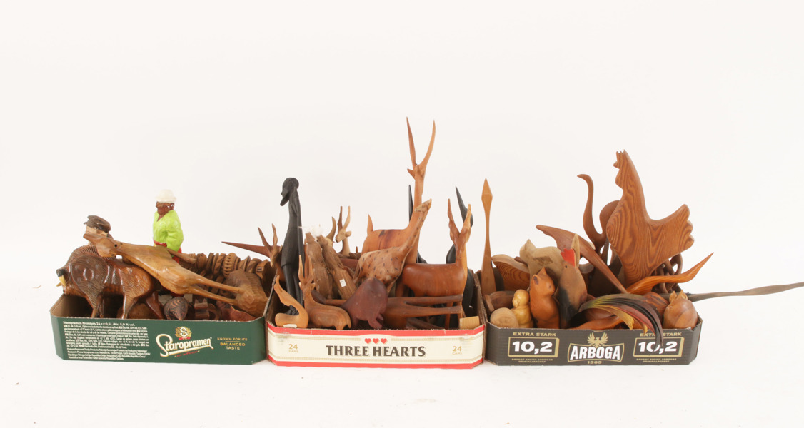 Stort parti träskurna figurer