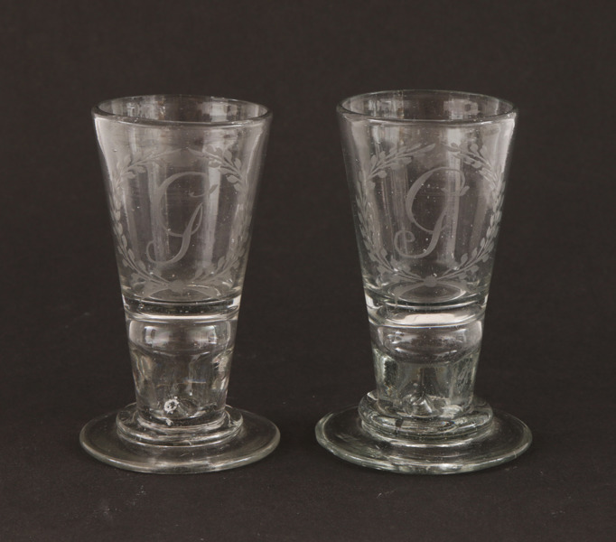 Brännvinsglas ett par, 1700-tal