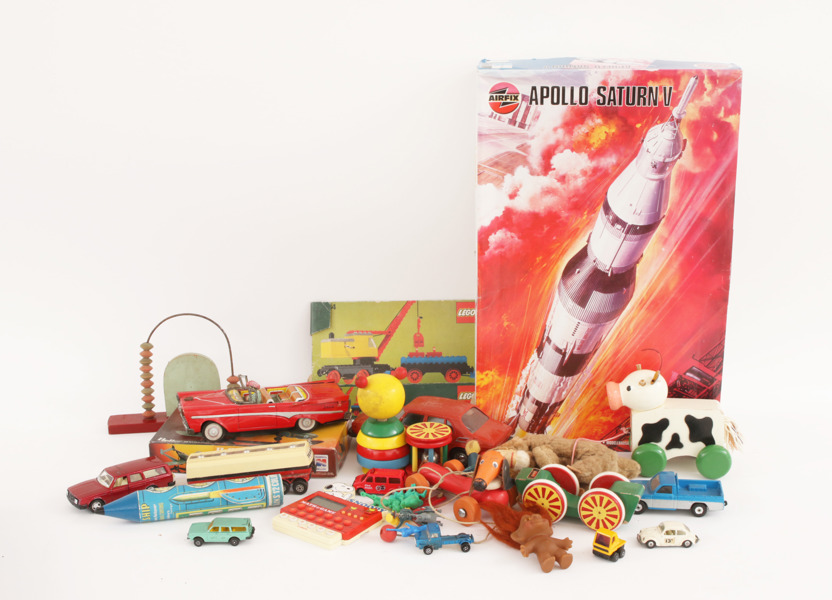 Parti äldre leksaker