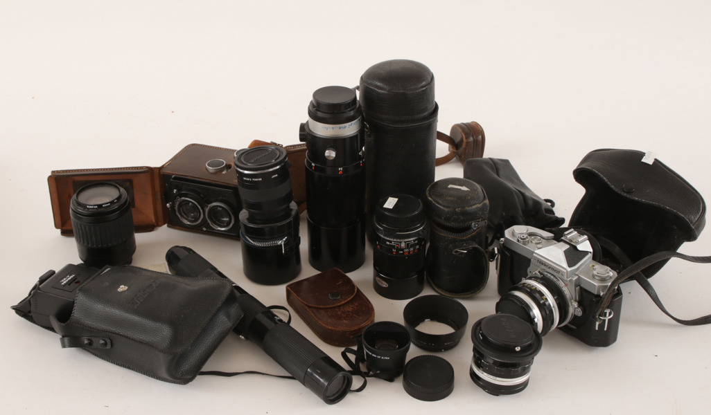 Parti äldre kameror och tillbehör