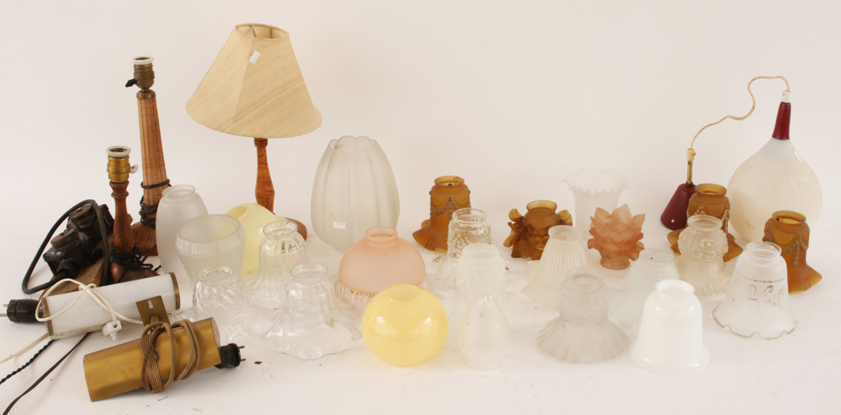 Parti lampkupor och lampor