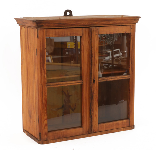 Väggvitrinskåp, omkring år 1900