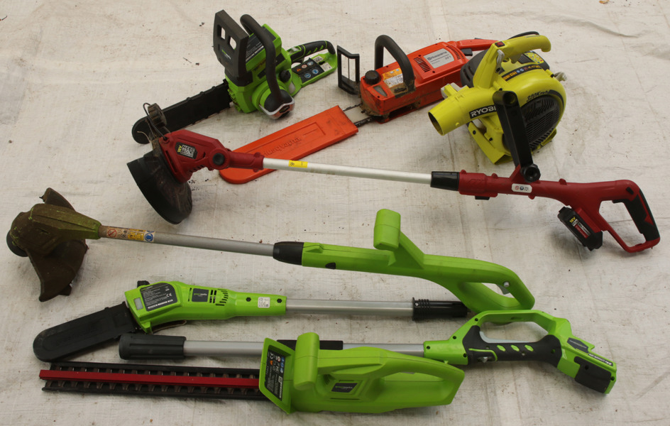 Parti trädgårdsredskap