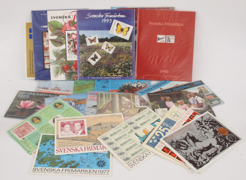 Årshäften med frimärken 24st