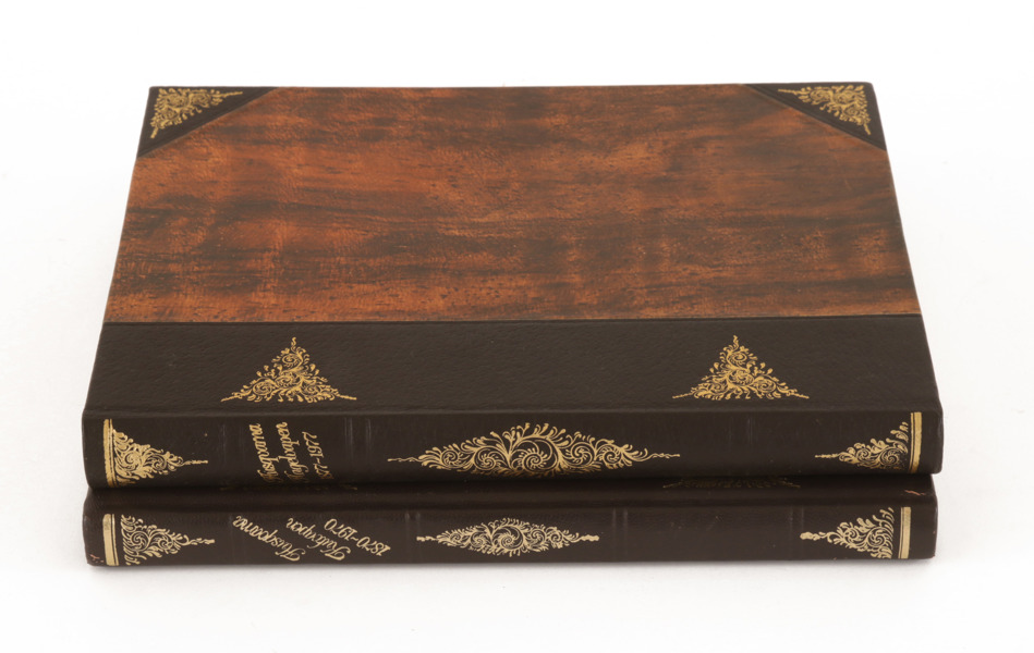 2 band, "Husqvarna Krutvapen" samt "Husqvarna Hagelvapen"