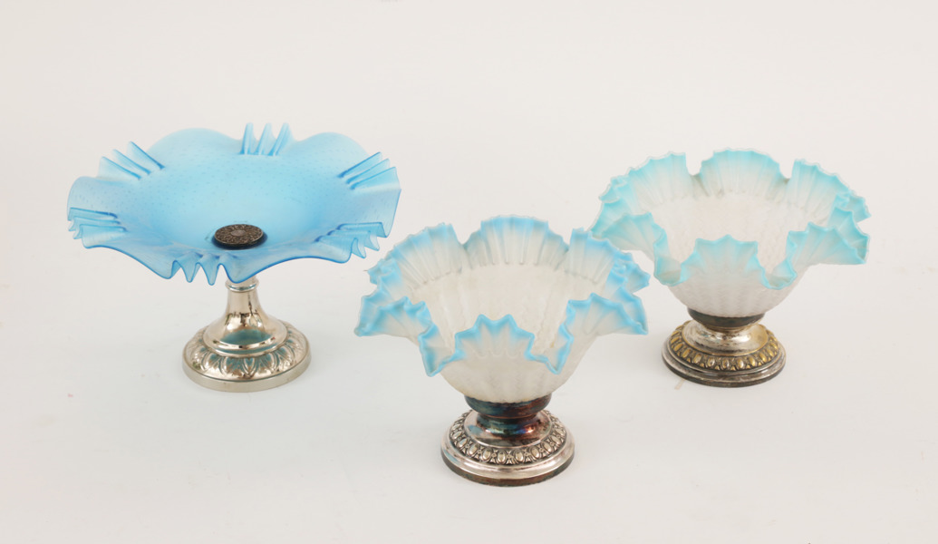 Skålar på fot 3st, tidigt 1900-tal