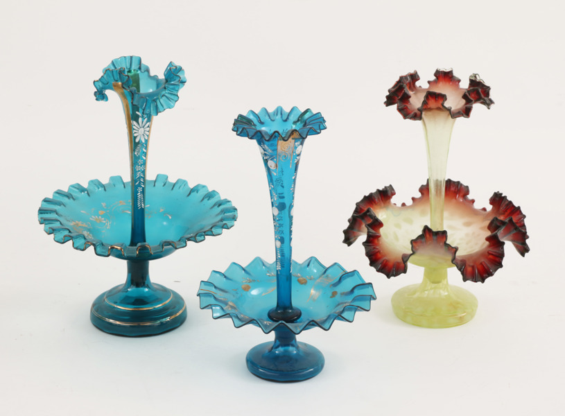 Uppsatsskålar med strutvaser 3st, omkring år 1900