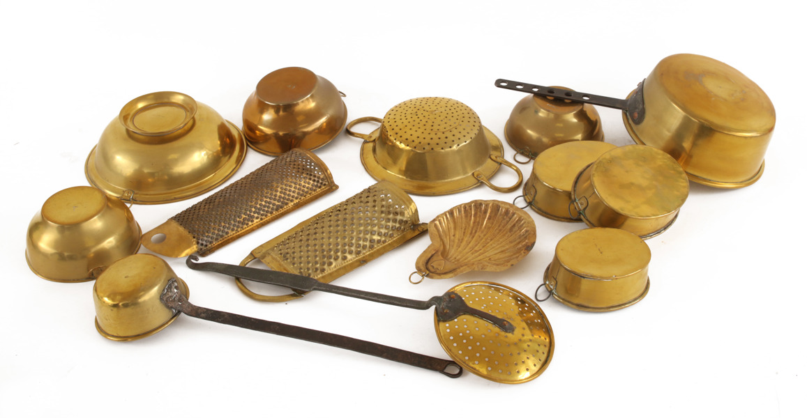 Mässing 14 delar, mestadels 1800-tal