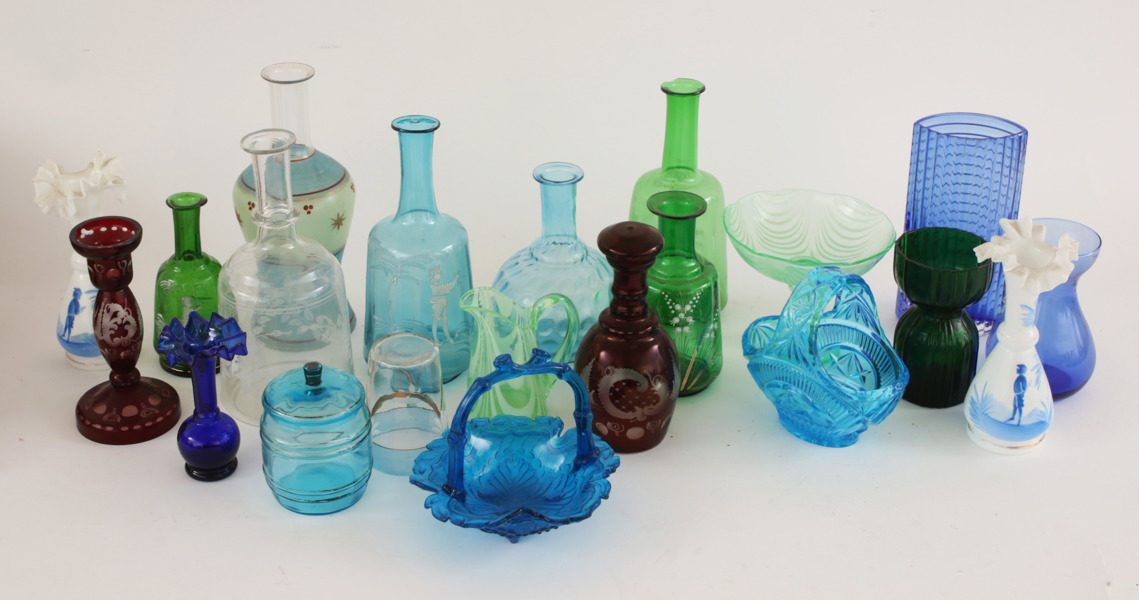 Glas 21 delar, mestadels omkring år 1900