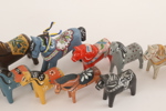 Träskurna och bemålade hästar 11st, bl.a. John Gudmunds