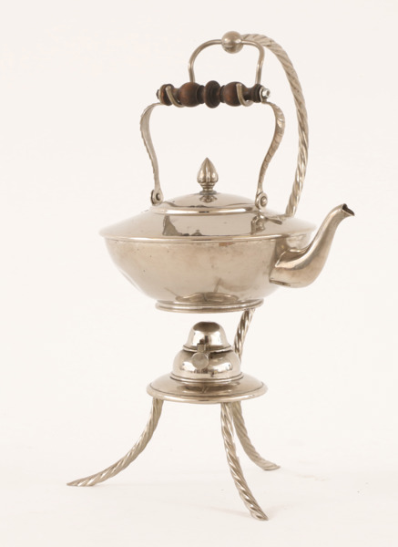 Tekanna med värmeställ, omkring år 1900