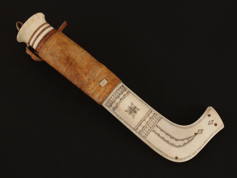 Kniv med slida, monogramsignerad MEM