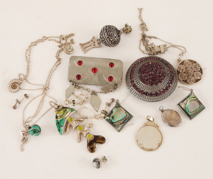 Parti smycken, mestadels silver