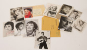 Parti kändisfotografier, med bl.a. egenhändiga autografer