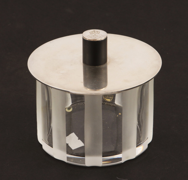 Burk med lock av sterlingsilver, Glenn Roll, 1999