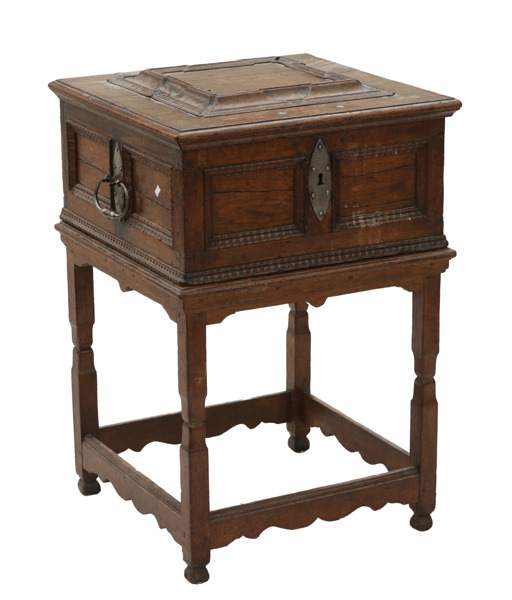 Skrin på benställning, barock, 1700-tal