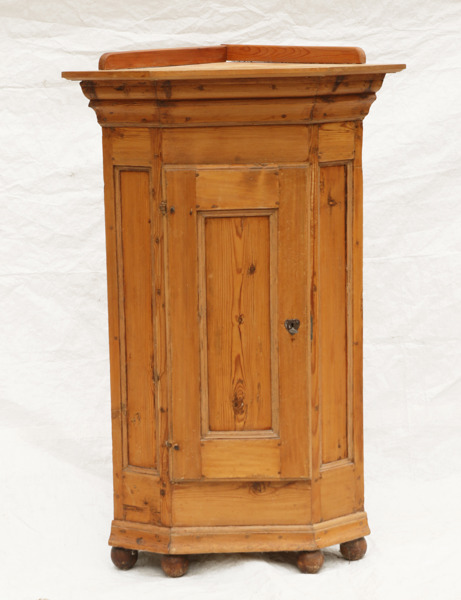 Hörnskåp, allmoge, 17/1800-tal