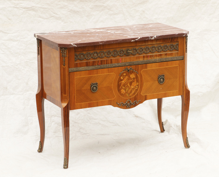 Byrå, gustaviansk stil, 1900-tal