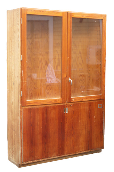 Vitrinskåp, omkring 1900-talets mitt