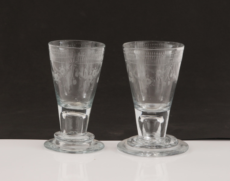 Brännvinsglas 2st, gustavianska, omkring år 1800