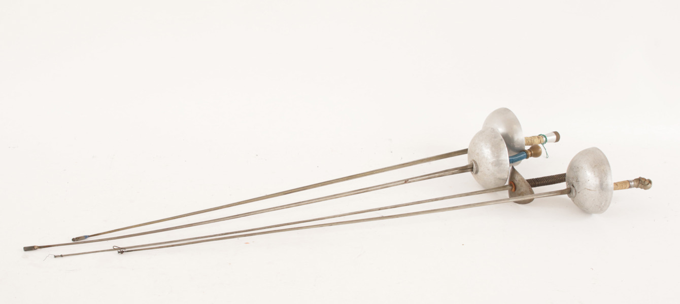 Fäktningssvärd 3st samt florett, bl.a. omkring år 1900