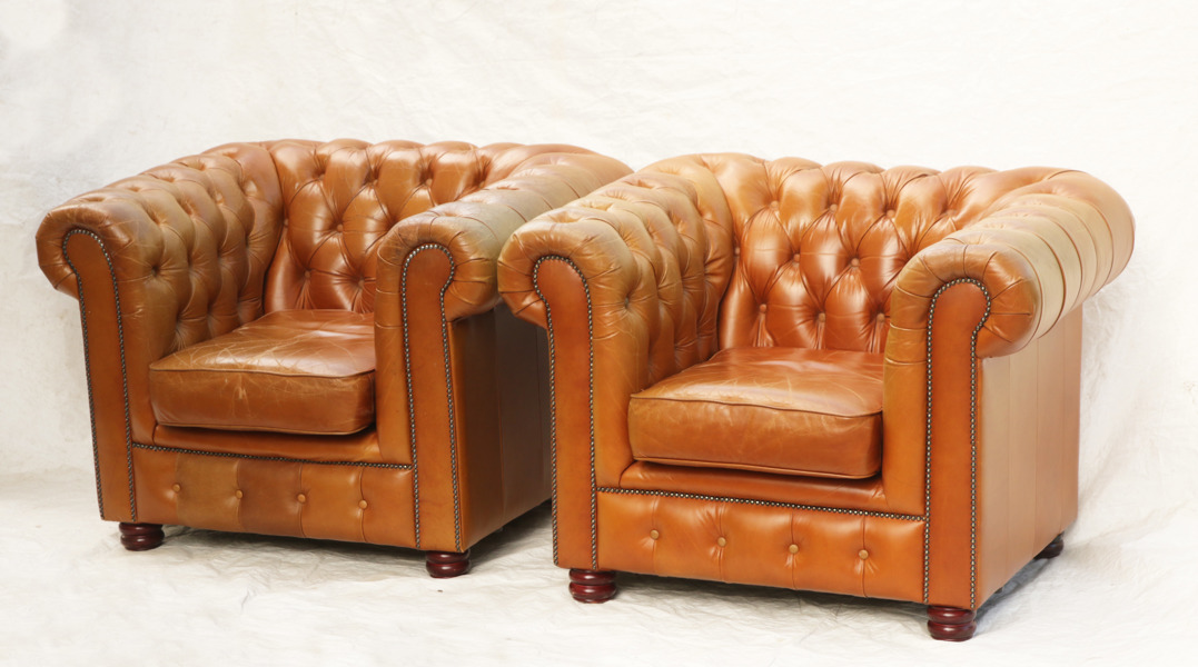 Fåtöljer ett par, Chesterfieldmodell, 1900-talets andra hälft