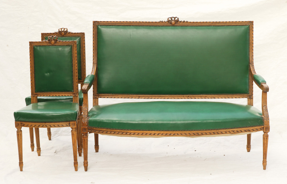 Soffa samt stolar ett par, gustaviansk stil, omkring år 1900