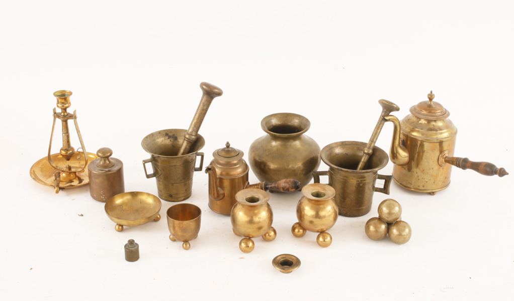 Parti mässingsföremål