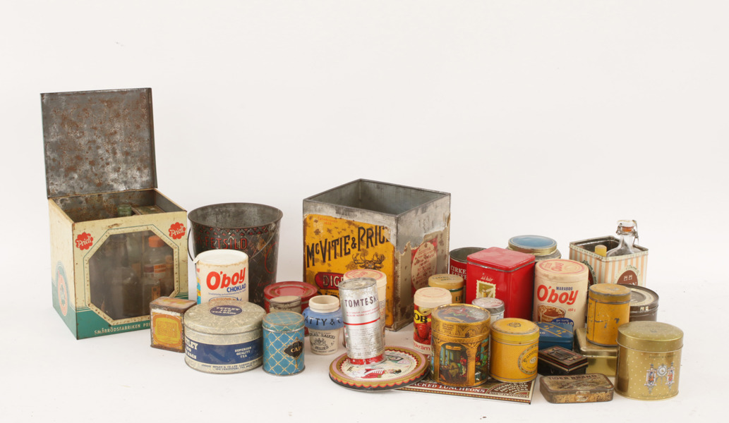 Parti plåtburkar, förpackningar, m.m.