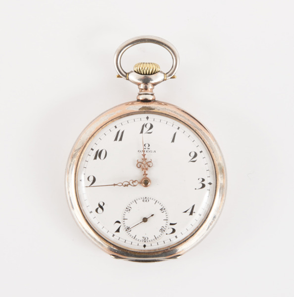 Fickur i silver, Omega