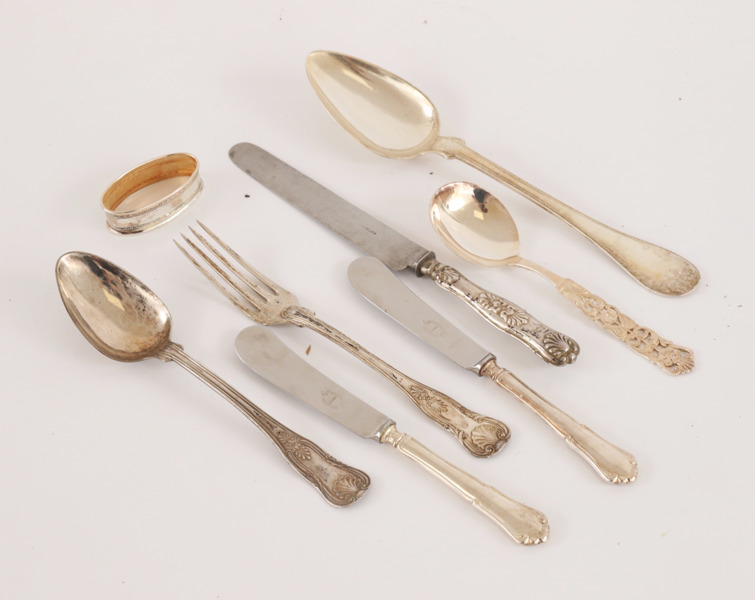 Silver 8 delar, bl.a. 1800-tal